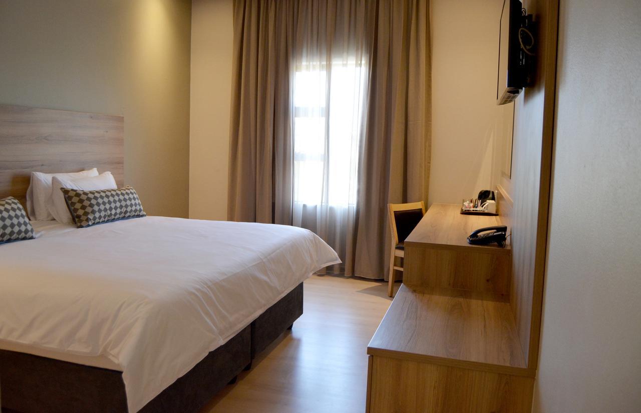 Regal Inn Hotel มิดแรนด์ ภายนอก รูปภาพ